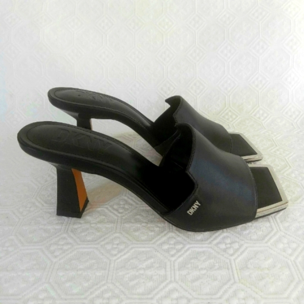 DKNY 'Kailyn' Slide Sandal in Black a Women's Size 7.5